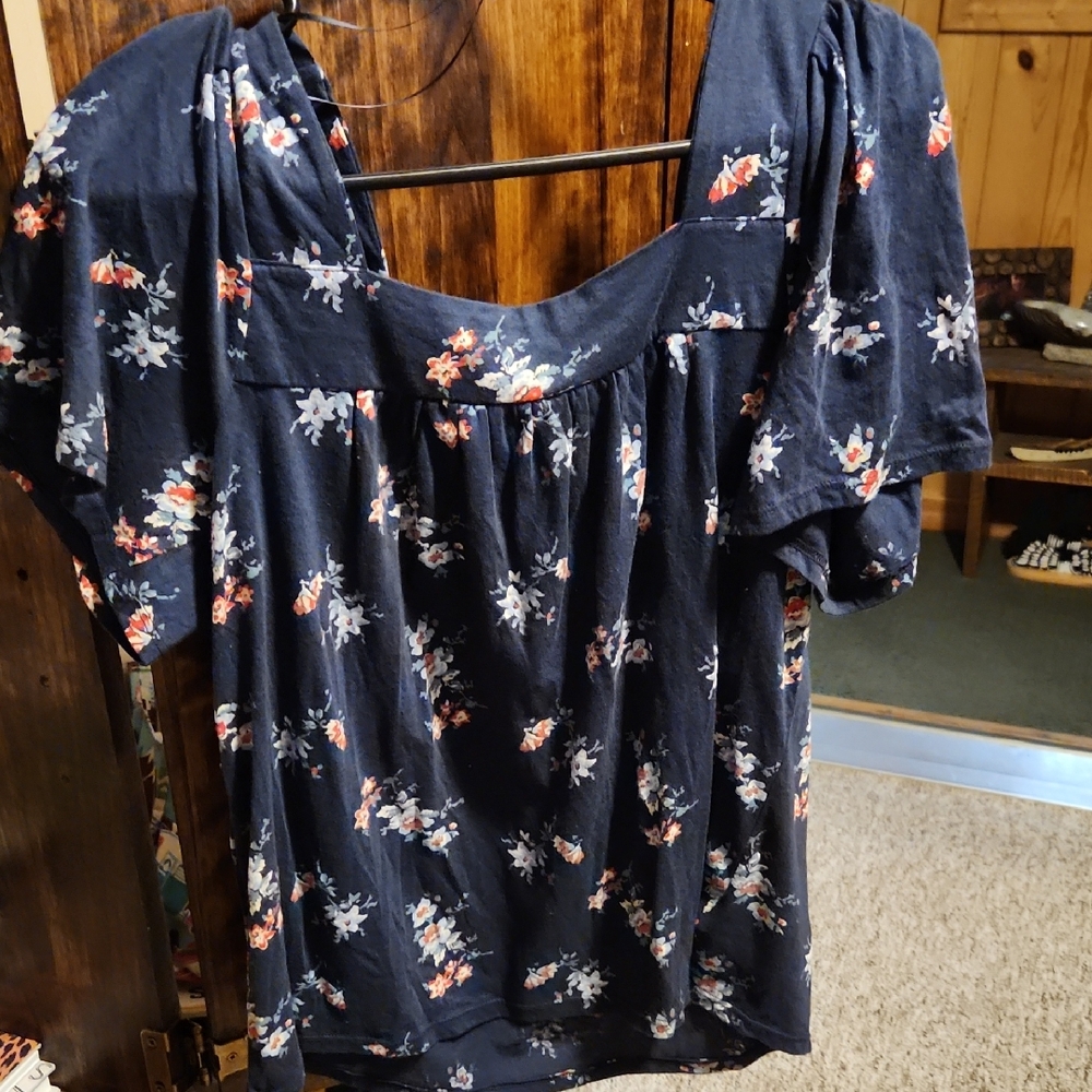 Lucky Brand Blue Flutter Sleeve Blouse Size Medium